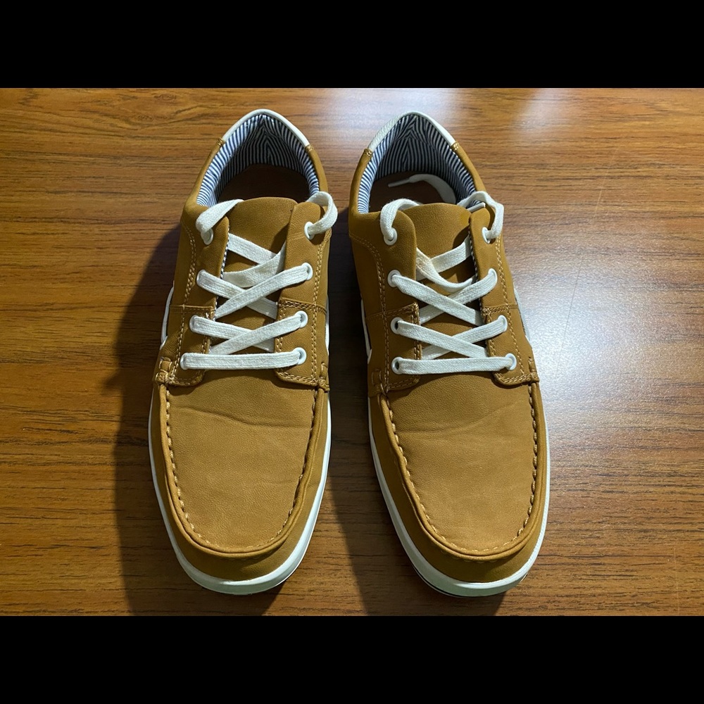 Men’s Aldo Mailo sneaker. Size US9 color tan/white